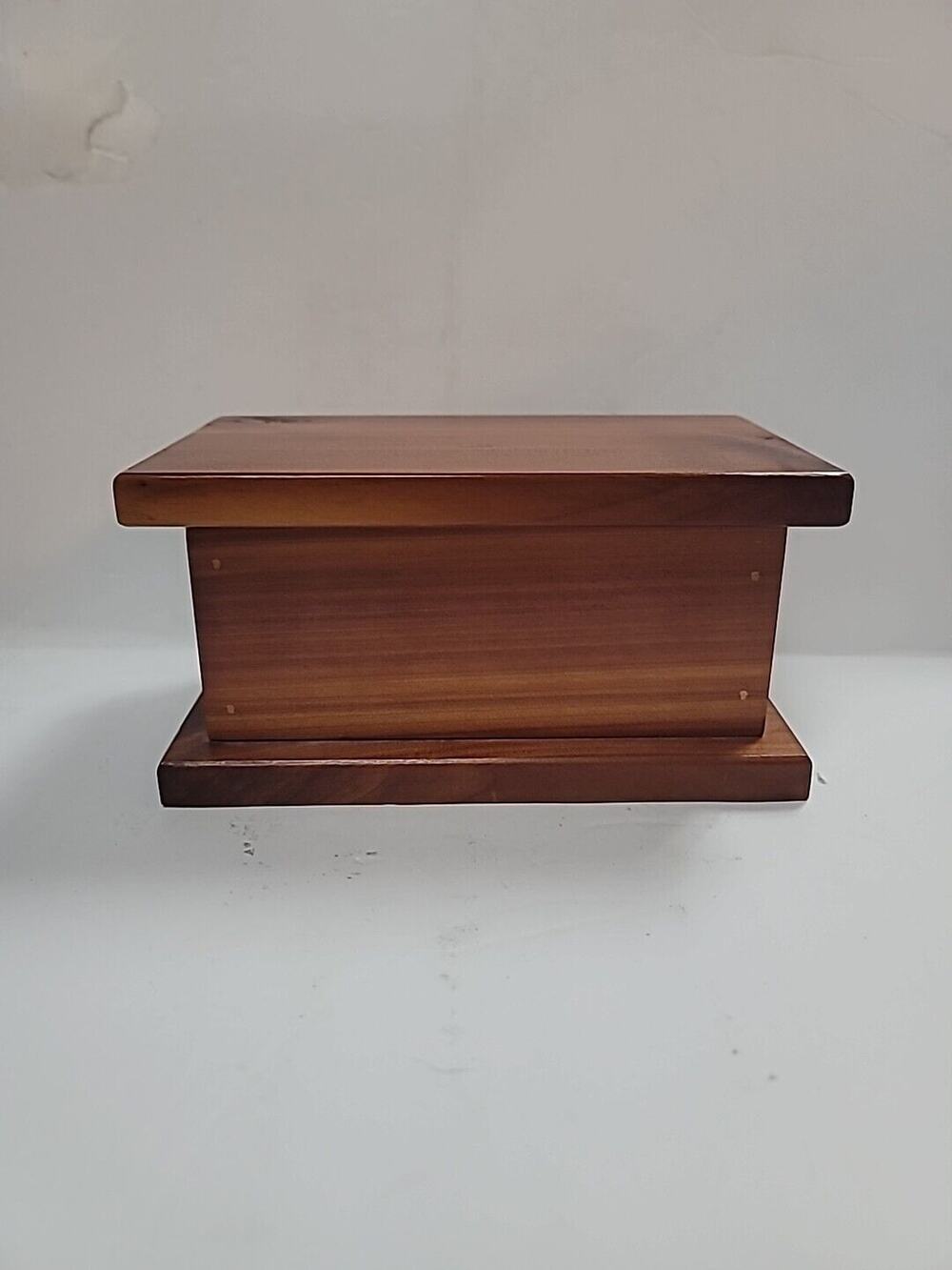 VINTAGE HAND CRAFTED HINDGED LID WOODEN CEDAR BOX 8x5x4.5 Stash Trinket HIDEAWAY